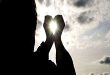 去年夏天武汉光谷软件园遇老同学李明，他因加班压力大苦不堪言